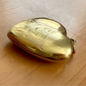Antique Gold Puffed Heart Locket 9 ct
